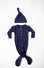 Load image into Gallery viewer, Knotted baby gown and Hat set
